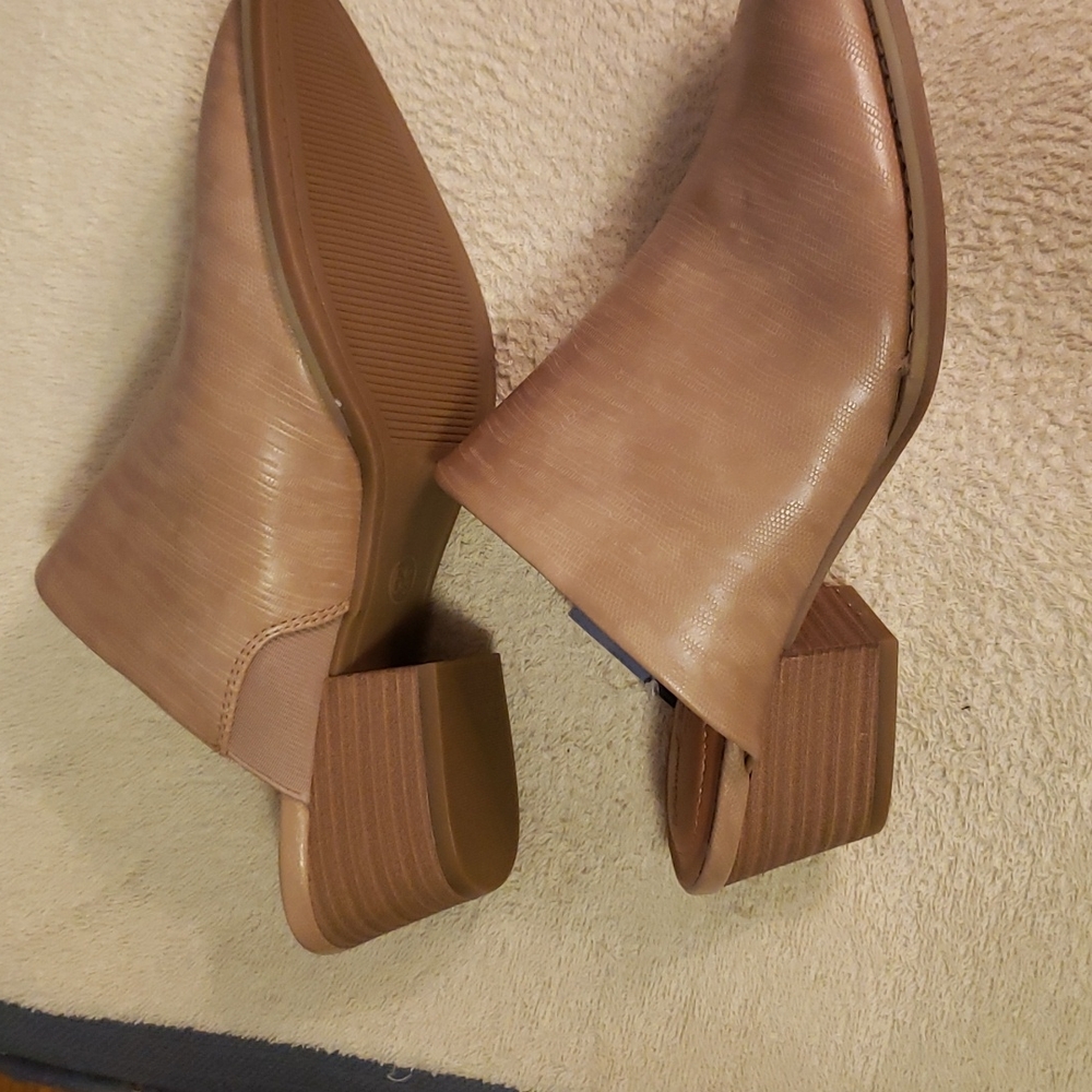 NWT Universal Thread Good Co. - Picture 2 of 3